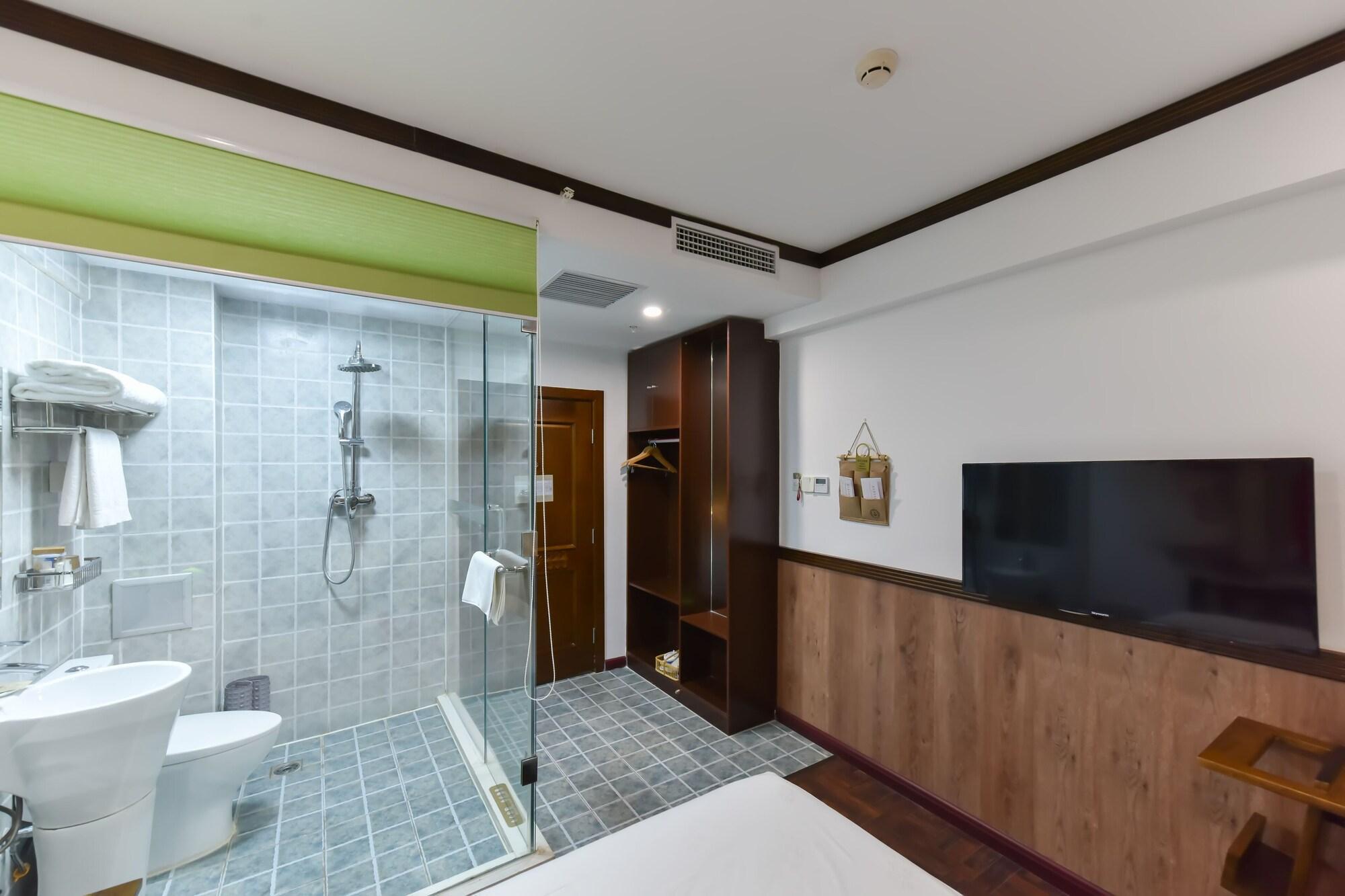 Time Traveller Hotel- Near Yonghe Temple, Ghost Street, Beihai Park, Jingshan Park, Drum Tower, Houhai Bar Street, Tian'anmen Square, Located In Traditional Hutongs, 5 Minutes Away From Subway, Free Laundry Serive