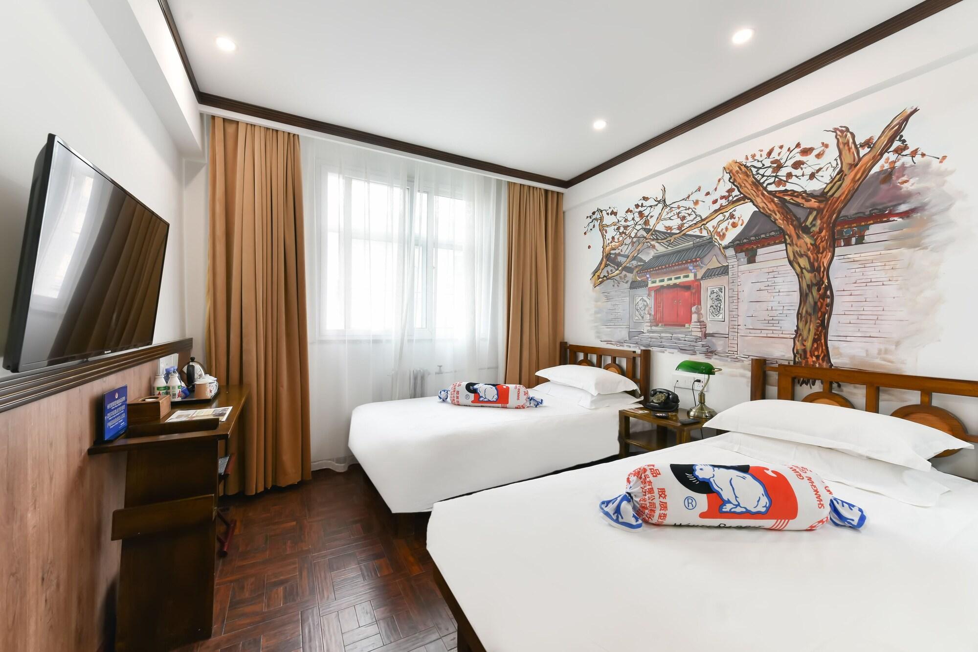 Time Traveller Hotel- Near Yonghe Temple, Ghost Street, Beihai Park, Jingshan Park, Drum Tower, Houhai Bar Street, Tian'anmen Square, Located In Traditional Hutongs, 5 Minutes Away From Subway, Free Laundry Serive