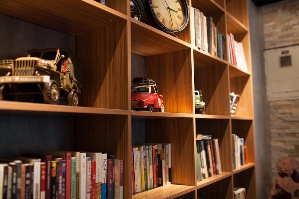 Khách sạn Time Traveller Hotel- Near Yonghe Temple, Ghost Street, Beihai Park, Jingshan Park, Drum Tower, Houhai Bar Street, Tian'anmen Square, Located In Traditional Hutongs, 5 Minutes Away From Subway, Free Laundry Serive