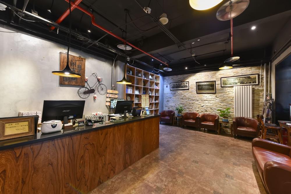 Khách sạn Time Traveller Hotel- Near Yonghe Temple, Ghost Street, Beihai Park, Jingshan Park, Drum Tower, Houhai Bar Street, Tian'anmen Square, Located In Traditional Hutongs, 5 Minutes Away From Subway, Free Laundry Serive Bắc Kinh