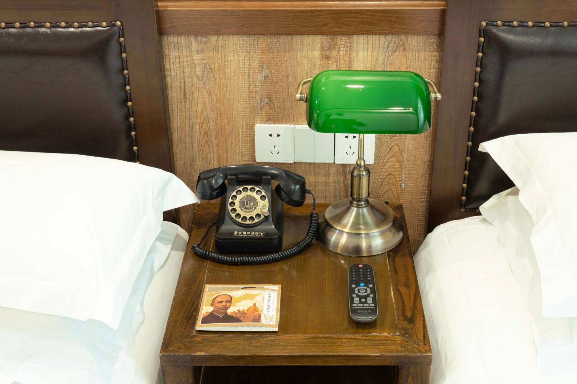 Khách sạn Time Traveller Hotel- Near Yonghe Temple, Ghost Street, Beihai Park, Jingshan Park, Drum Tower, Houhai Bar Street, Tian'anmen Square, Located In Traditional Hutongs, 5 Minutes Away From Subway, Free Laundry Serive