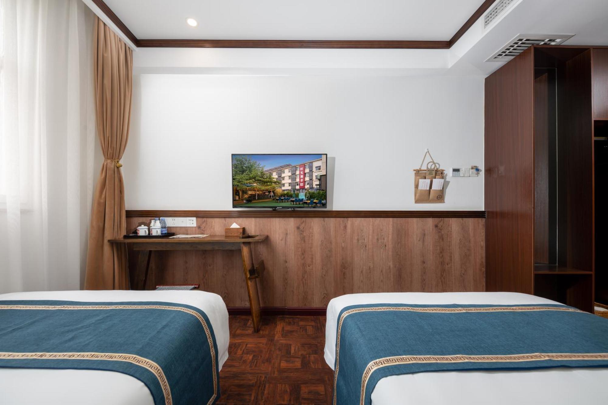 Time Traveller Hotel- Near Yonghe Temple, Ghost Street, Beihai Park, Jingshan Park, Drum Tower, Houhai Bar Street, Tian'anmen Square, Located In Traditional Hutongs, 5 Minutes Away From Subway, Free Laundry Serive 3* Bắc Kinh