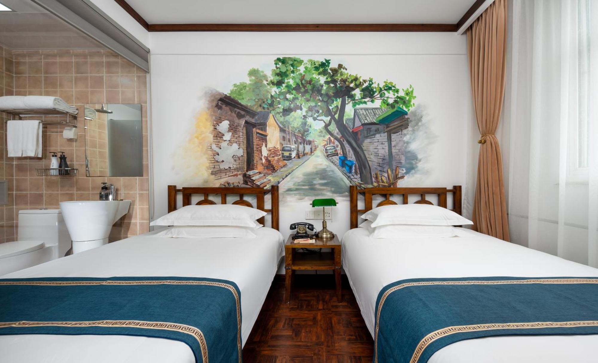 Time Traveller Hotel- Near Yonghe Temple, Ghost Street, Beihai Park, Jingshan Park, Drum Tower, Houhai Bar Street, Tian'anmen Square, Located In Traditional Hutongs, 5 Minutes Away From Subway, Free Laundry Serive