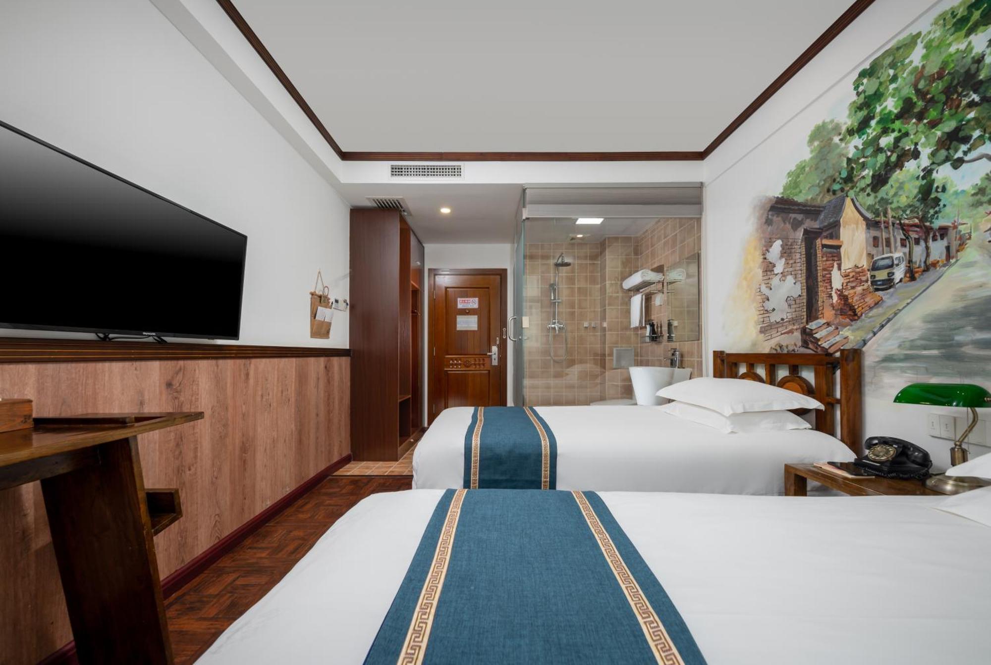 Time Traveller Hotel- Near Yonghe Temple, Ghost Street, Beihai Park, Jingshan Park, Drum Tower, Houhai Bar Street, Tian'anmen Square, Located In Traditional Hutongs, 5 Minutes Away From Subway, Free Laundry Serive Khách sạn