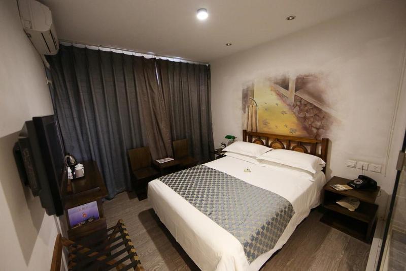 Time Traveller Hotel- Near Yonghe Temple, Ghost Street, Beihai Park, Jingshan Park, Drum Tower, Houhai Bar Street, Tian'anmen Square, Located In Traditional Hutongs, 5 Minutes Away From Subway, Free Laundry Serive 3* Bắc Kinh