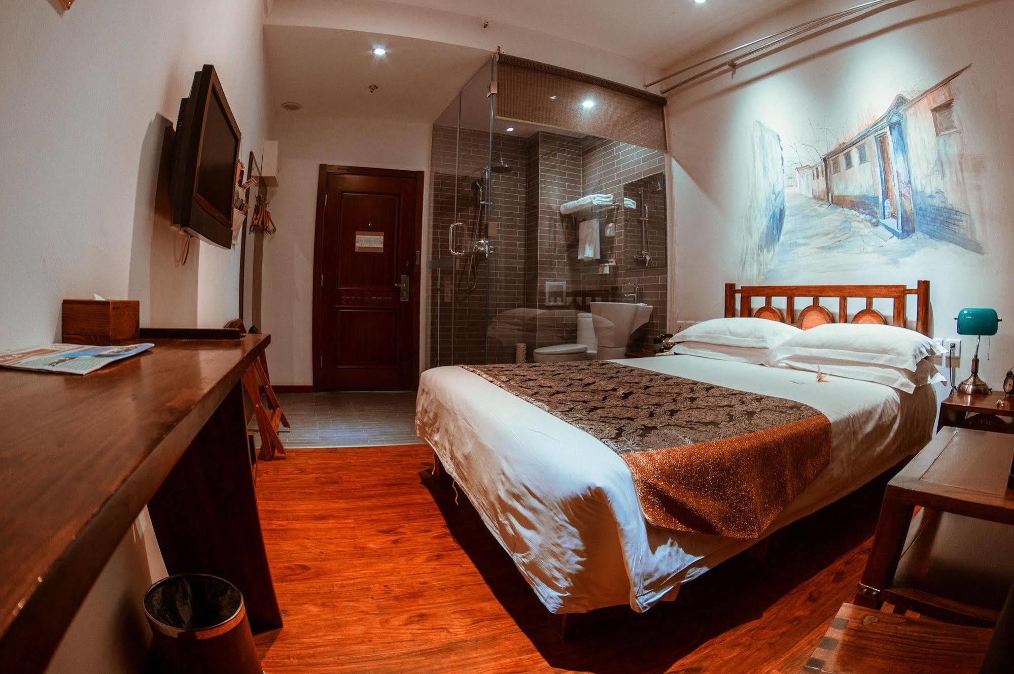 Time Traveller Hotel- Near Yonghe Temple, Ghost Street, Beihai Park, Jingshan Park, Drum Tower, Houhai Bar Street, Tian'anmen Square, Located In Traditional Hutongs, 5 Minutes Away From Subway, Free Laundry Serive 3* Bắc Kinh