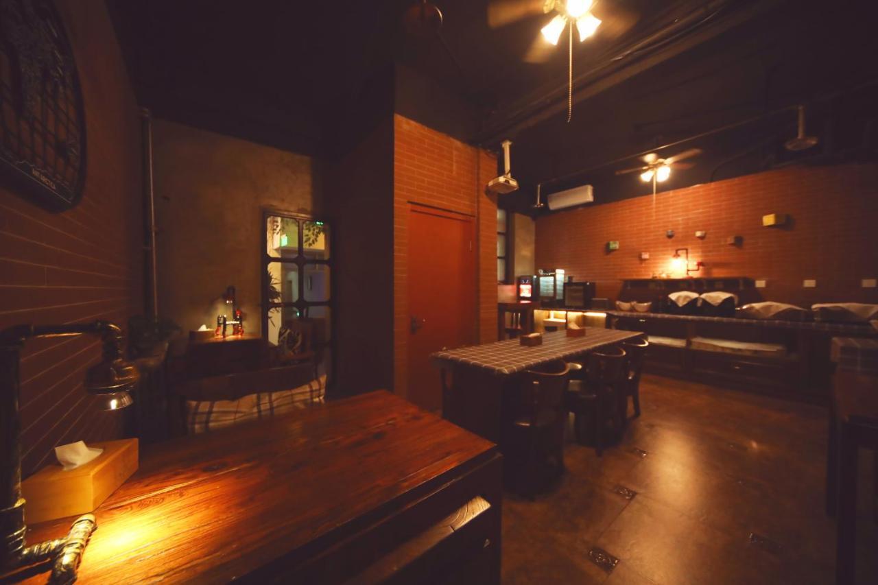 Time Traveller Hotel- Near Yonghe Temple, Ghost Street, Beihai Park, Jingshan Park, Drum Tower, Houhai Bar Street, Tian'anmen Square, Located In Traditional Hutongs, 5 Minutes Away From Subway, Free Laundry Serive Bắc Kinh
