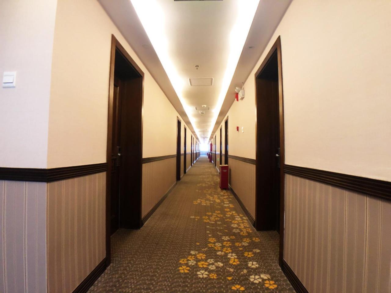 Time Traveller Hotel- Near Yonghe Temple, Ghost Street, Beihai Park, Jingshan Park, Drum Tower, Houhai Bar Street, Tian'anmen Square, Located In Traditional Hutongs, 5 Minutes Away From Subway, Free Laundry Serive 3* Bắc Kinh